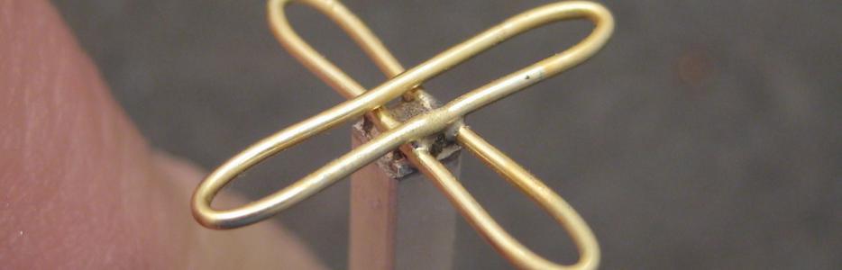 The starter links have been soldered unto their base and are ready to weave.