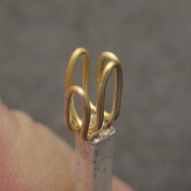 The starter links have been bent upwards and are ready for the next links